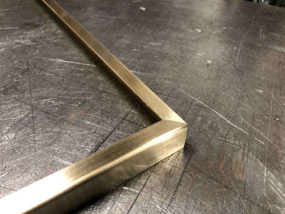 真鍮　テーブル用コーナーガード製作